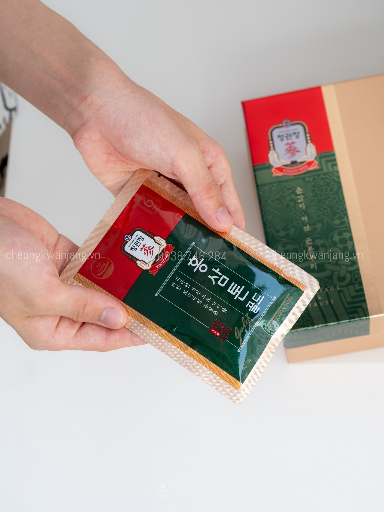 Set Nước Hồng Sâm KGC Tonic Gold 40ml x 30 gói sang trọng, cao cấp